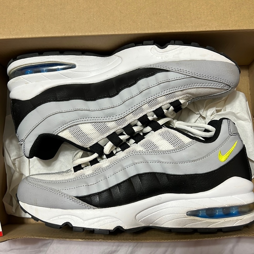 Nike Air Max ‘95. Size 7y.